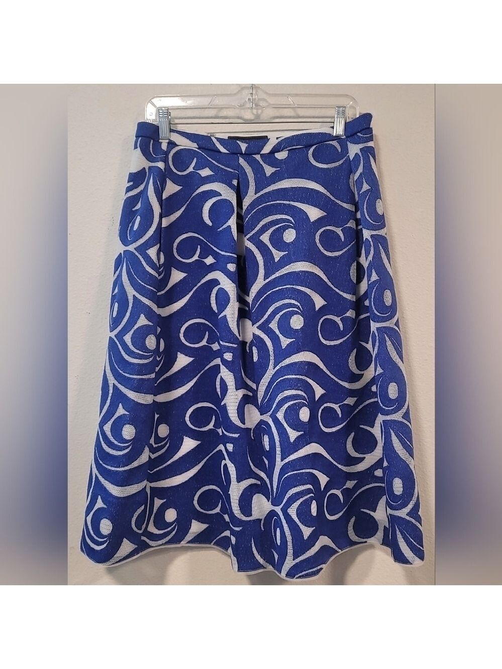 BCBGMaxAzria Jezebel Blue and White Pleated A-Line Midi Skirt Sz 10